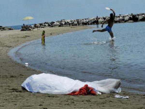 Трагедия! Морето край Слънчев бряг погълна турист, спасители извадиха трупа му