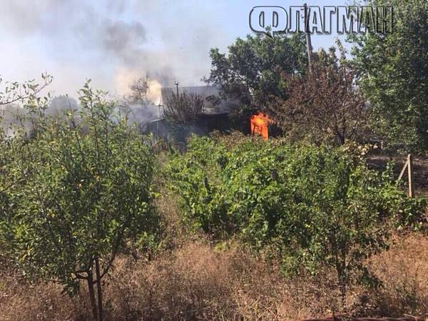 Само във Флагман! Четири вили и оранжериите изгоряха в с. Изворище, отцепиха пътя (СНИМКИ)