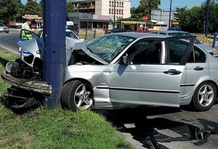 Мъж събра пари за БМВ, отиде да го тества с майстор, а сега си скубе косата от яд и мъка (СНИМКА)