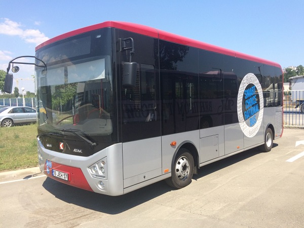 Чисто нов автобус тръгва по улиците на Бургас (СНИМКА)