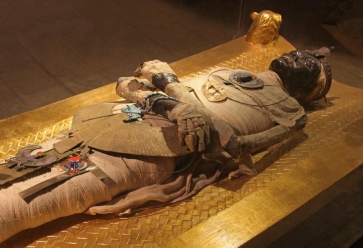 Зловещо! Египетски мумии носели протези на...