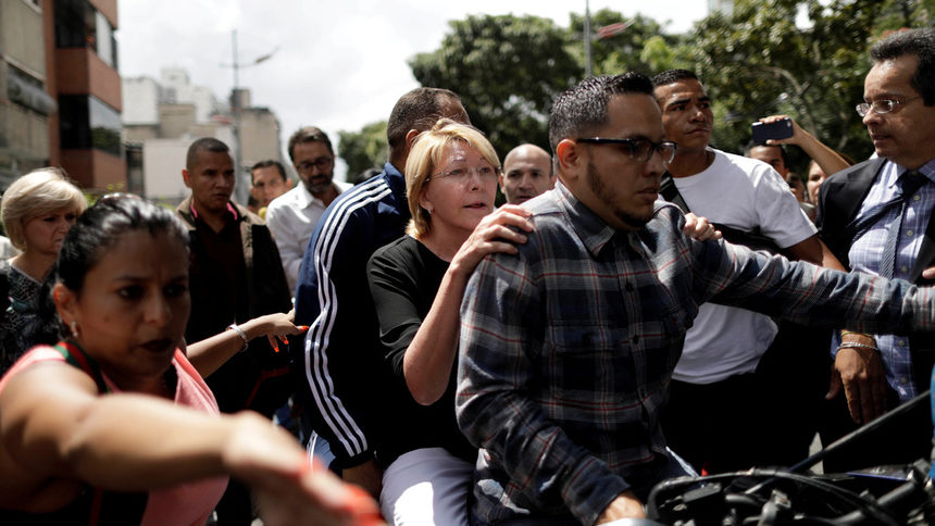 Венецуела отстрани главния си прокурор, оспорил резултатите от вота