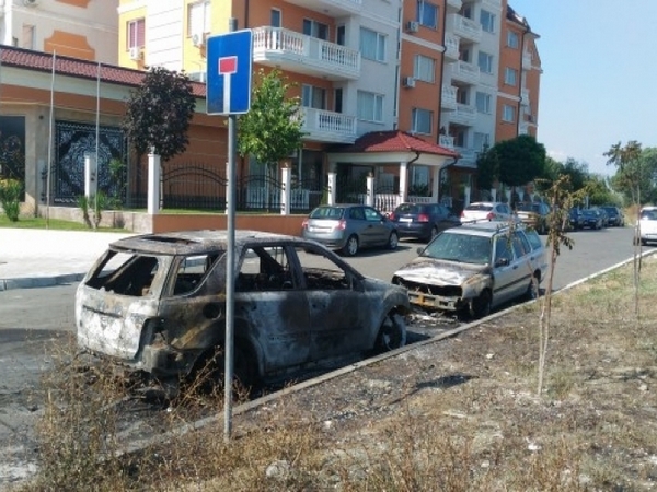 Взрив в Слънчев бряг събуди почиващите, оказа се запалена кола (СНИМКИ)