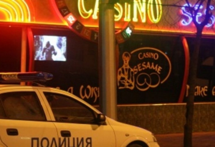 Емил започна да губи доста пари в казиното, а сестра му Илиана изсъска на крупието: Няма да се прибереш жива вкъщи!