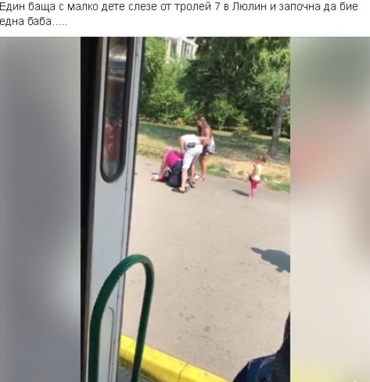 Безумна агресия на столична спирка: Баща смля баба от бой пред погледа на малката си щерка