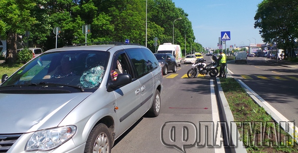 Шофьор блъсна майка и дете на пешеходна пътека в жк "Славейков" и избяга, полицията цял ден по петите му