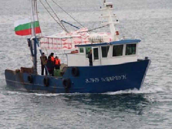 Рибарите протестират заради забраната за лов на бяла мида