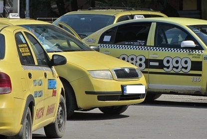 Таксиметрови шофьори манипулират апаратите, цакат ни с по-високи сметки