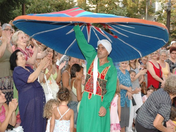 Многообразие от култури, традиции и обичаи се събират в Бургас