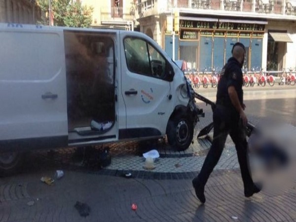 Атентаторите планирали да взривят 120 газови бутилки в Барселона