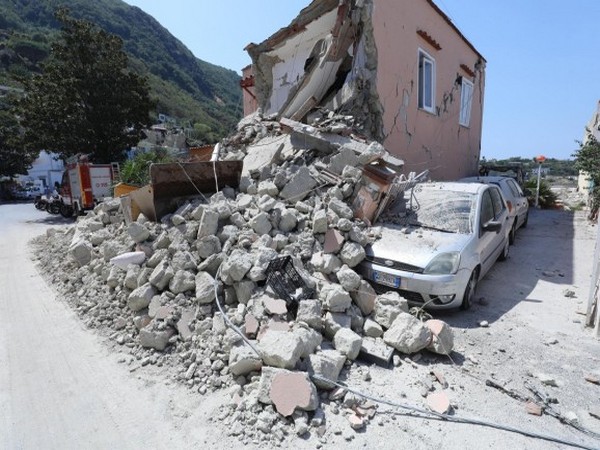 Земетресение взе две жертви в Италия (ОБЗОР)