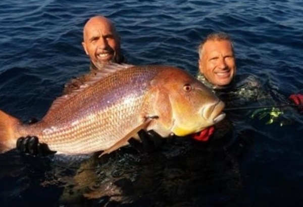 Рибар разби световния рекорд, улови най-голямата ципура в света