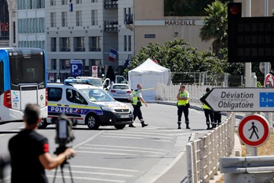 Нов кошмар! Мъж нападна с нож трима случайни минувачи в Марсилия