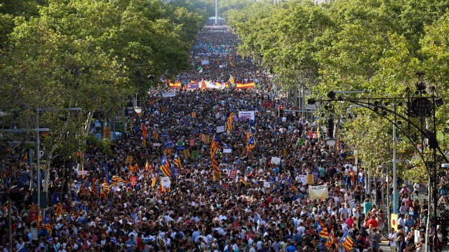 Защо многохилядното шествие срещу терора в Барселона е един празен балон