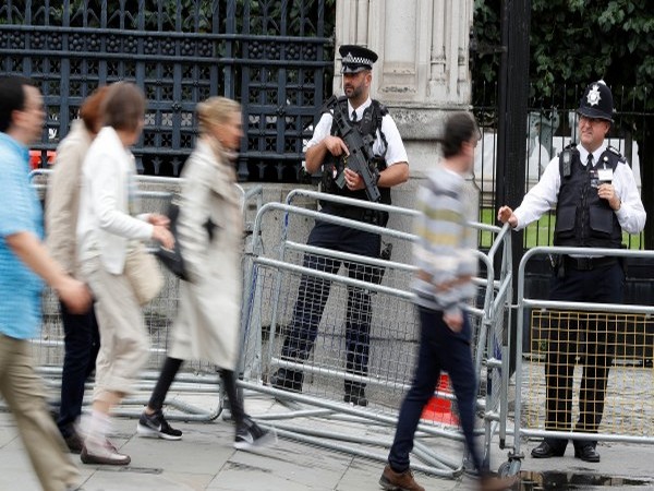 Британският парламент е уязвим за терористи