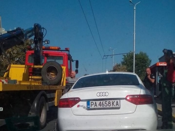 Баровец си остави тузарското Ауди на автобусна спирка, но после жестоко съжаляваше (СНИМКА)