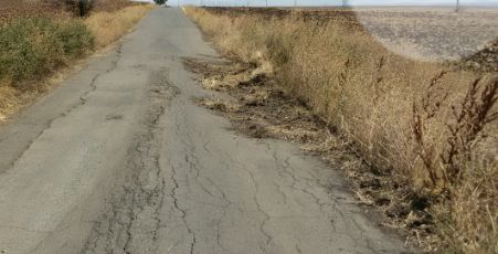 Трактори рушат път край Карнобат