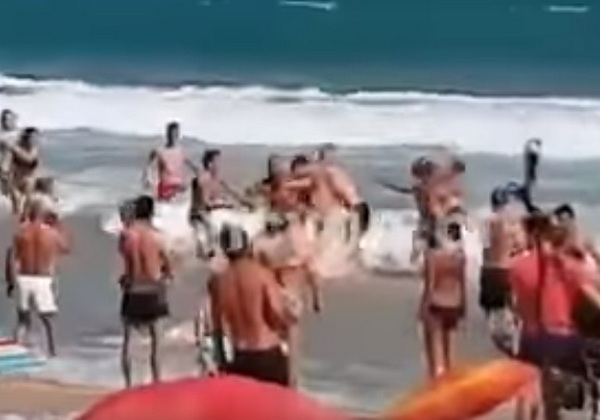 Екшън на плажа в Несебър! Вижте как ступаха нахални цигани (ВИДЕО)