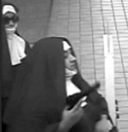 "Монахини" опитаха да ограбят банка (ВИДЕО)