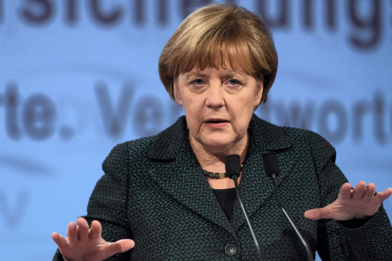 1000 жалби срещу Меркел за измяна