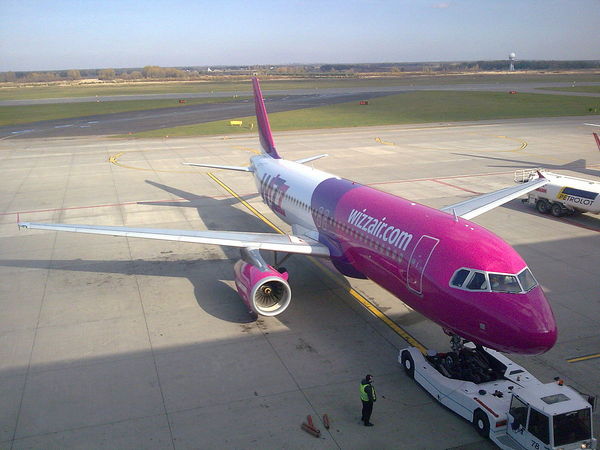 Ето отговора на нискотарифната компания Wizz Air за свалените пътници в София