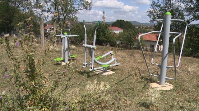 БГ абсурд с парите от Европа: Фитнес на открито в село само с пенсионери