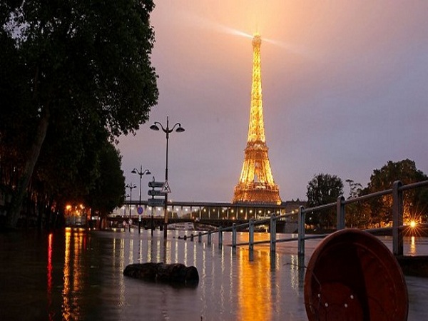 Ислямистите пак подлудиха либерален Париж с пъклен план за атентат в Айфеловата кула