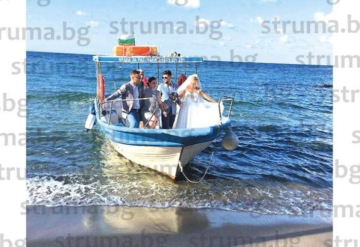Наследниците на видни фамилии вдигнаха чудна сватба на брега на морето (СНИМКИ)