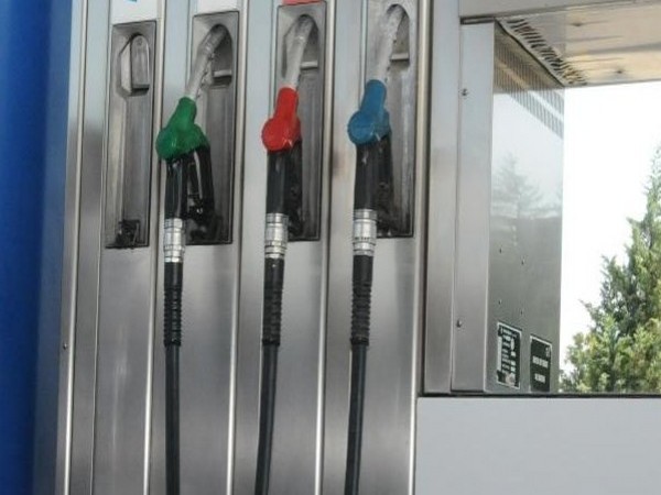 Минимална българска заплата = бензин – само за 4 резервоара