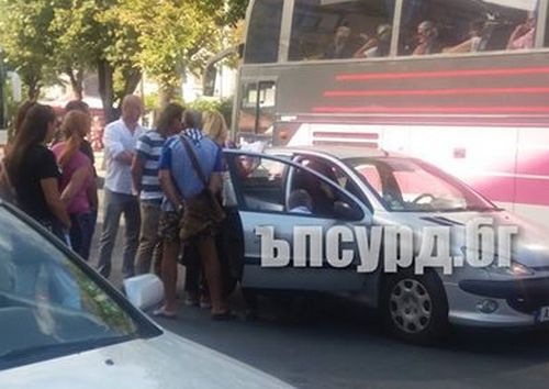 Вижте ареста на инспекторите от ОДБХ-Бургас, рекетирали ресторант "Понтос" (СНИМКИ)