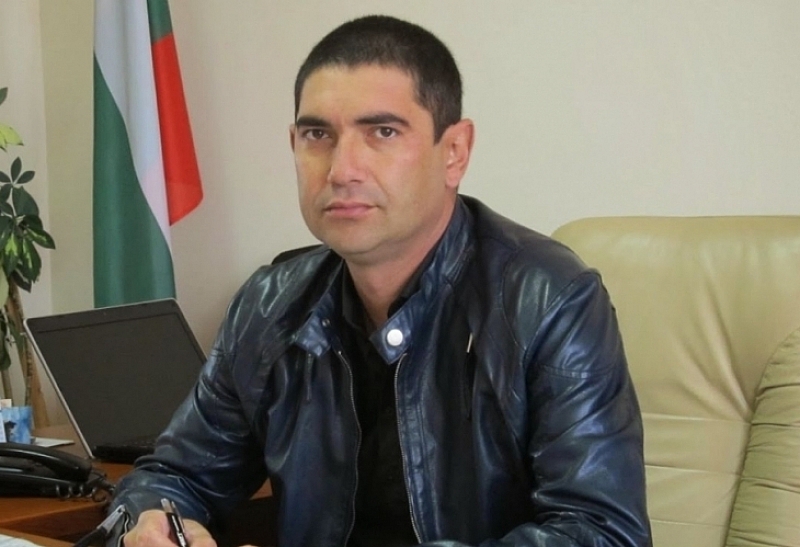 Повдигнаха обвинение на скандалния общинар Лазар Влайков, след като подаде оставка