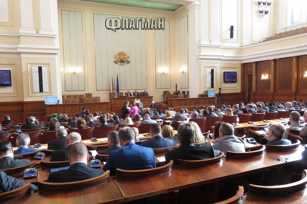 Парламентът прескочи ветото на президента срещу бързата съдебна писта за екожалби