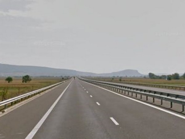 Мъж загина при катастрофа между кола и микробус, шофиран от българин, в Румъния