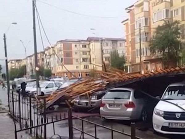 Нова буря уби пастир в Румъния, хиляди са без ток (ВИДЕО)