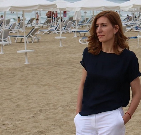 Министърът на туризма Николина Ангелкова размаха пръст! Развалят 4 плажни концесии заради нарушения