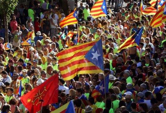 Преди референдума! Испания поставя цялата полиция на Каталуния под контрола на Мадрид
