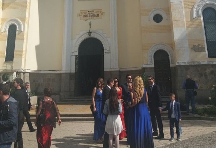 Волен Сидеров се жени за Деница Гаджева днес, вижте първите гости на сватбата им
