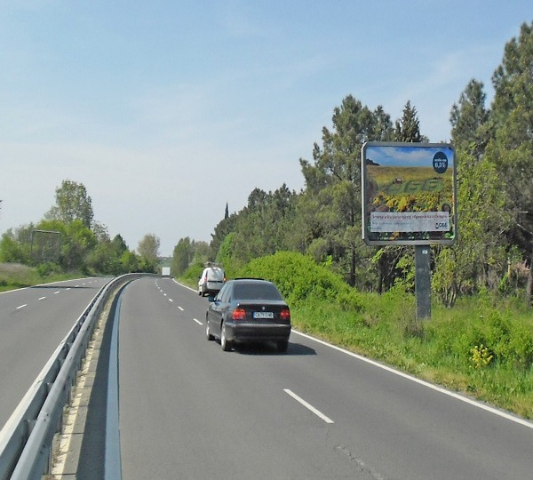 Автомобил на ВиК-Бургас катастрофира на входа на Созопол, шофьорът е в болница