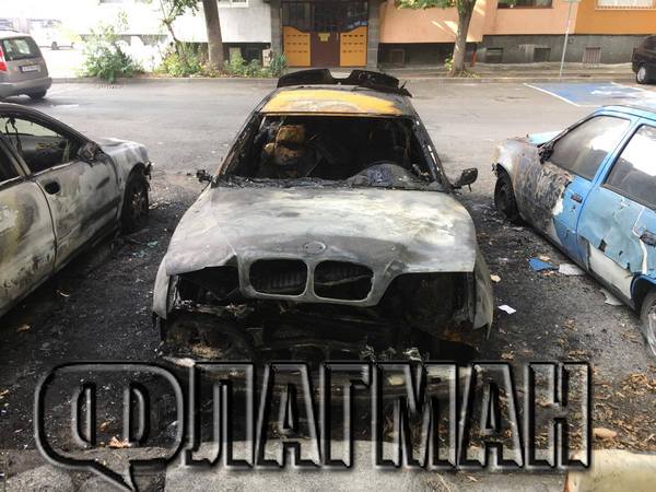 БМВ изгоря като факла при пожар в гараж