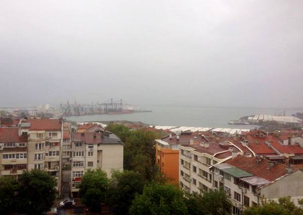 Жълт код за валежи в Бургас, очакват се до 30 л/кв.м.
