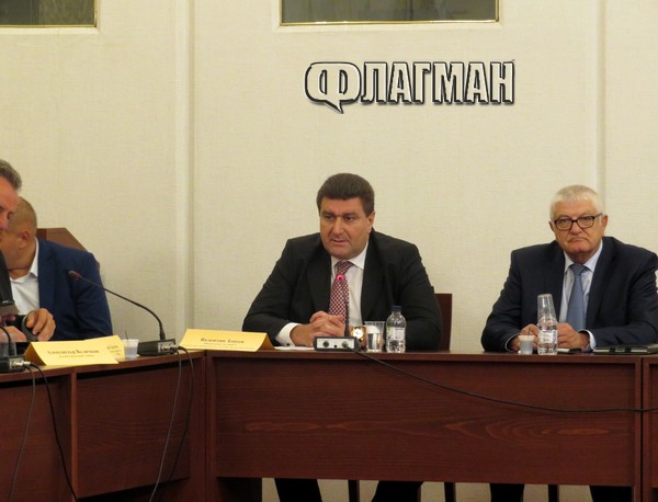 Пред депутати: Валентин Златев обясни механизма на „голямата корупция” и как вървят „парите в куфари”