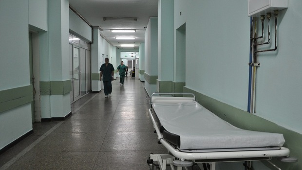 Цинизъм! Български болници отказват помощ на онкоболна, пристига линейка от... Турция