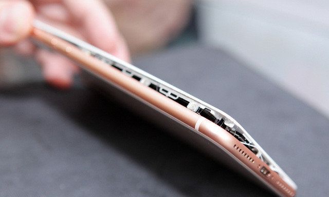 Новият iPhone 8 се самовзриви при зареждане