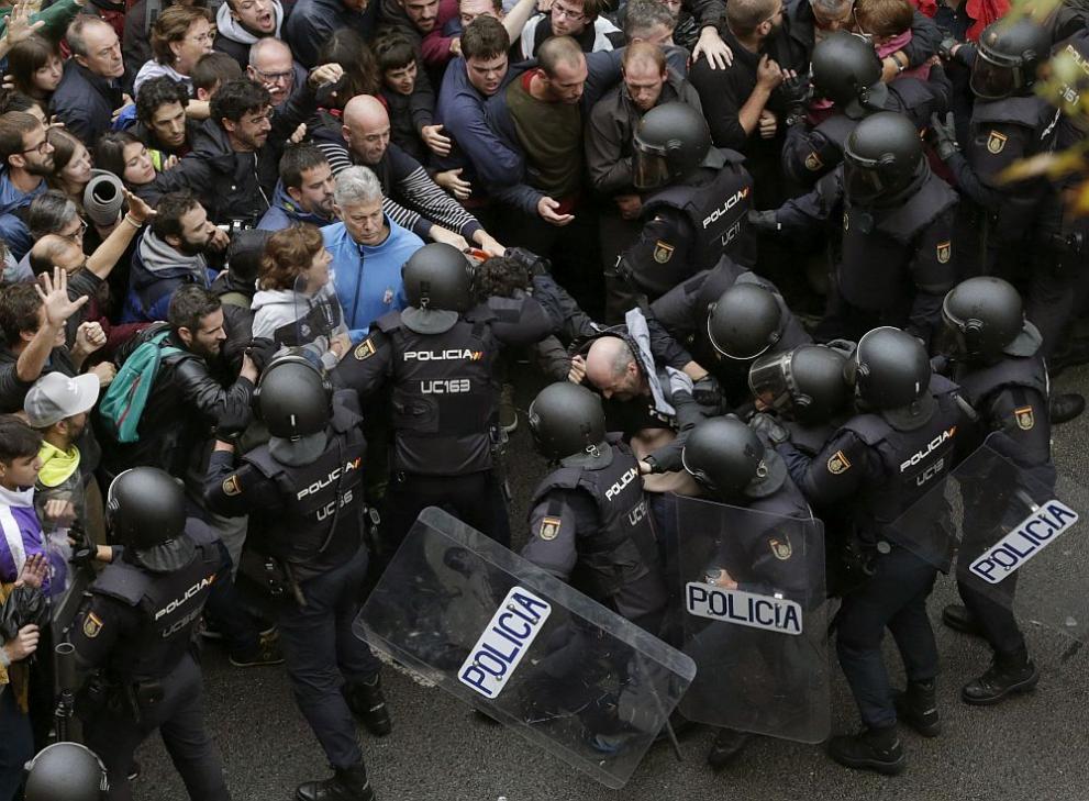 Бруталното насилие в Каталуния показа, че демокрацията не важи за нормалните хора