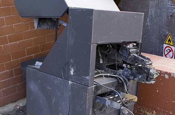 53 хил. лв. са откраднати от взривения банкомат