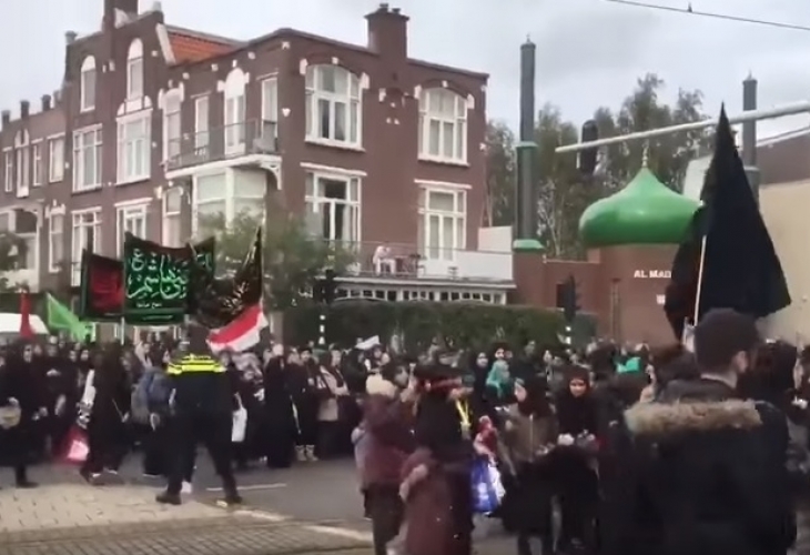 Залезът на Европа! До кралския двор в Хага тълпа радикални ислямисти скандира „Аллах акбар!“ под знамената на ИДИЛ (ВИДЕО)