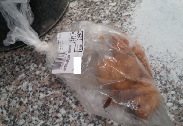 Мъж си купи готова храна от магазина, но когато отвори пакета, настръхна от погнуса (СНИМКИ)