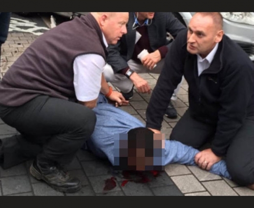 Първи СНИМКИ (18+) от атаката в Лондон: Вижте как полицаите арестуват окървавен мъж