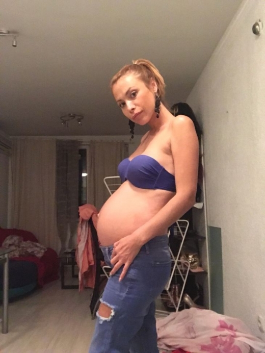 Неистово желание за секс: Бременната в 9-ия месец чалгаджийка Анастасия твърди, че го прави по 5 пъти дневно!