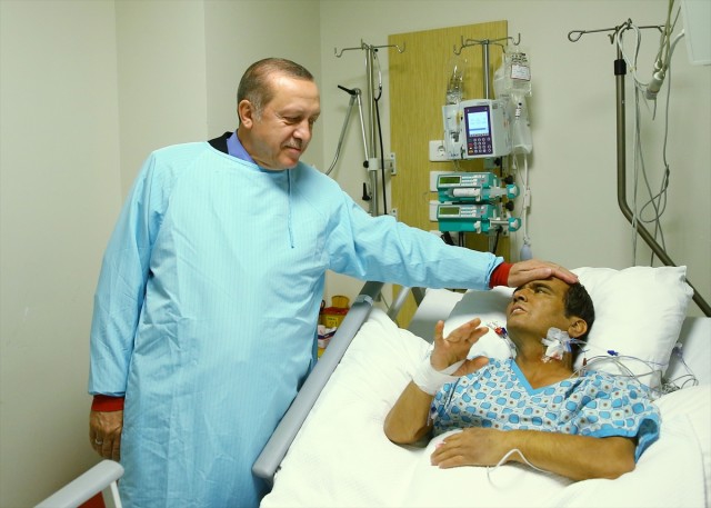 Уникални кадри! Вижте как Ердоган посети Наим Сюлеманоглу, шампионът е неузнаваем